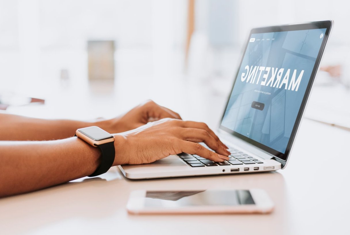 email marketing laptop