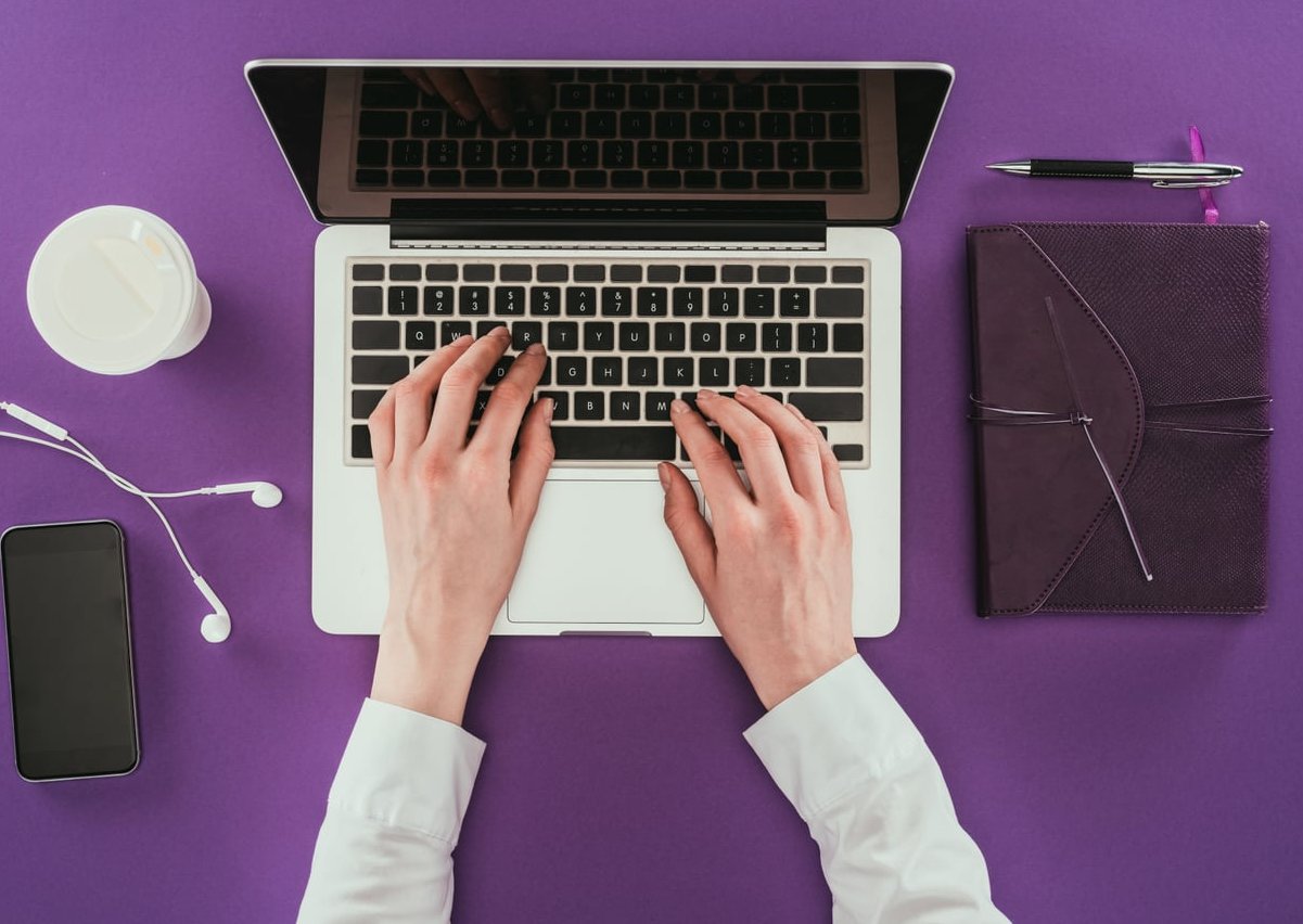 blog writing laptop